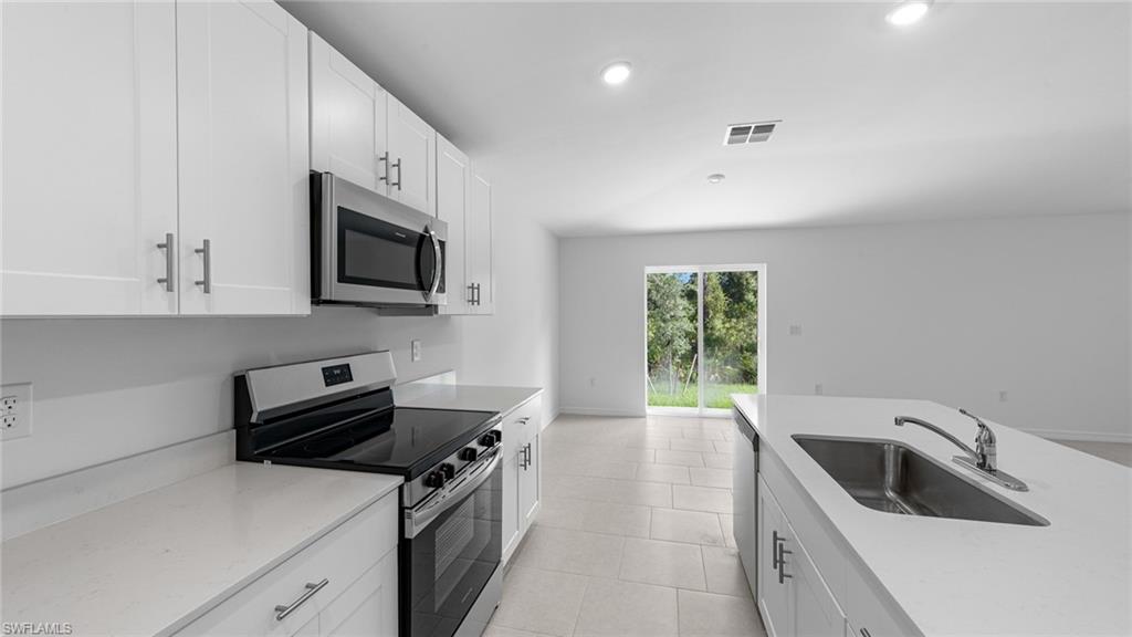 SAVANNA LAKES - Residential