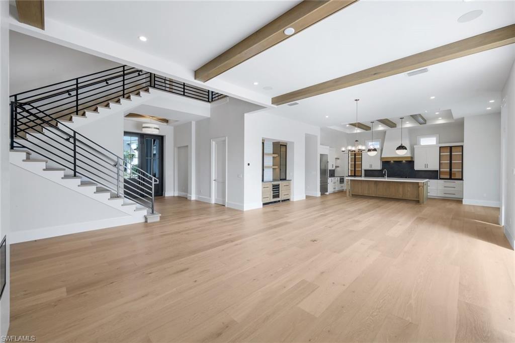 THE ENCLAVE OF DISTINCTION - Residential