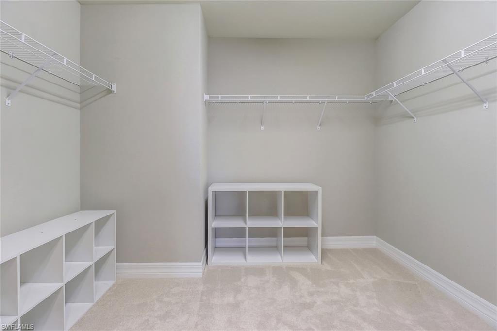 AVERY SQUARE - Residential