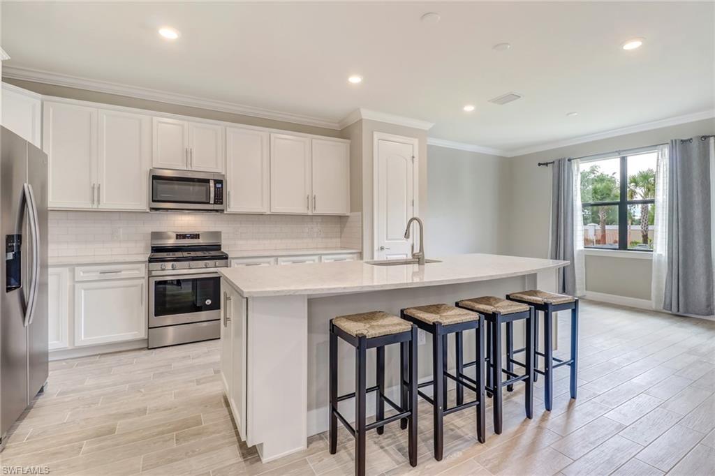 AVERY SQUARE - Residential