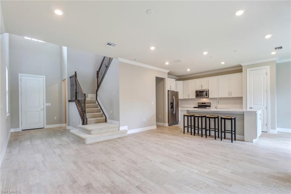 AVERY SQUARE - Residential