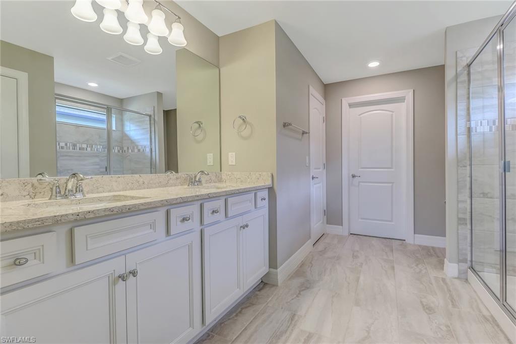 AVERY SQUARE - Residential