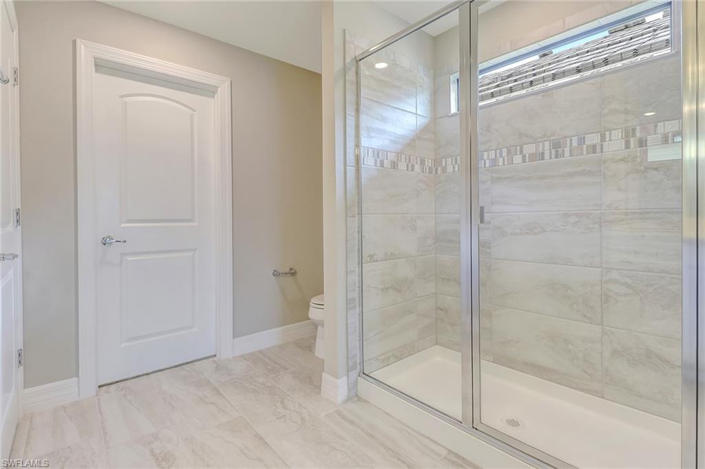AVERY SQUARE - Residential