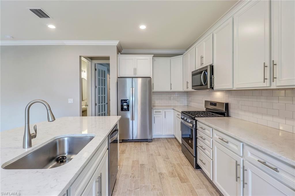 AVERY SQUARE - Residential