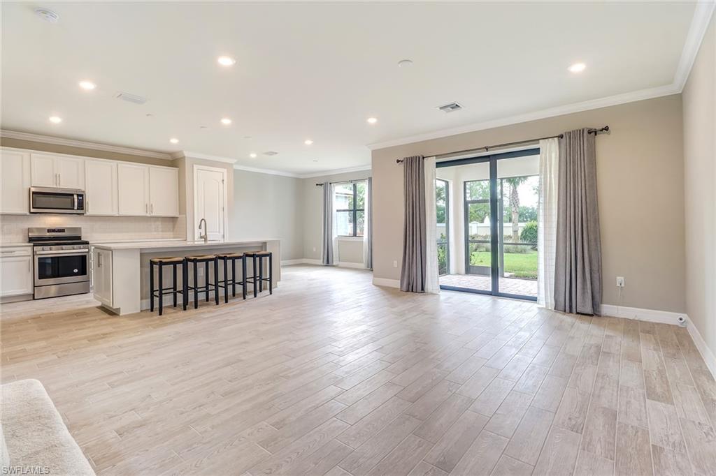 AVERY SQUARE - Residential