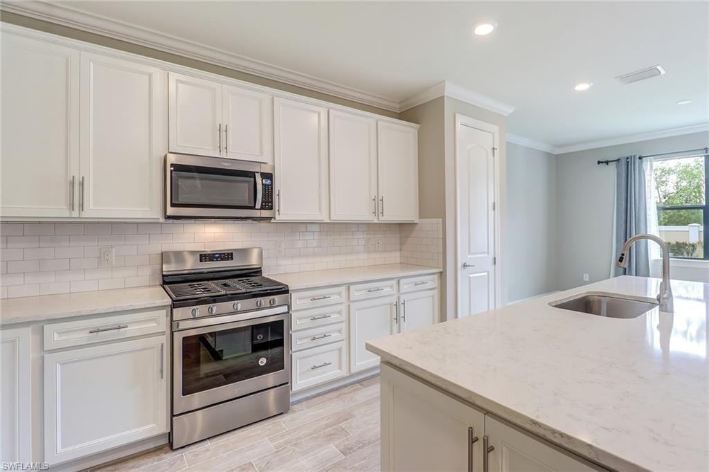 AVERY SQUARE - Residential