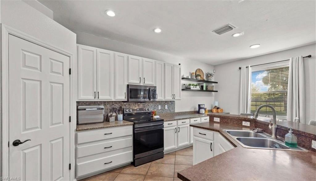 SHADOW LAKES - Residential Lease