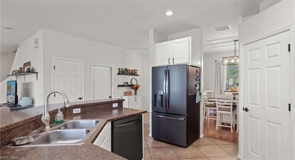 SHADOW LAKES - Residential Lease