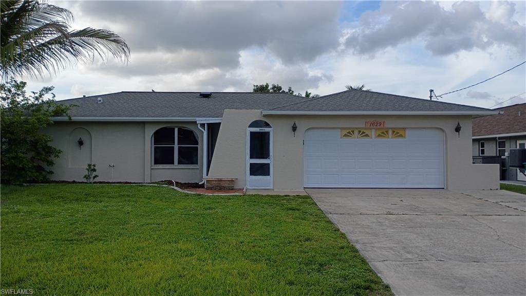 An affordable home in an excellent central location, featuring 3 bedrooms and 2 bathrooms. All assessment fees have been paid; the home offers a spacious living room filled with natural light and ceramic tile flooring throughout. The master room provides direct access to the covered terrace (*lanai*). The master bedroom is very spacious and includes a large closet. Don't miss the opportunity to visit this home before it sells.