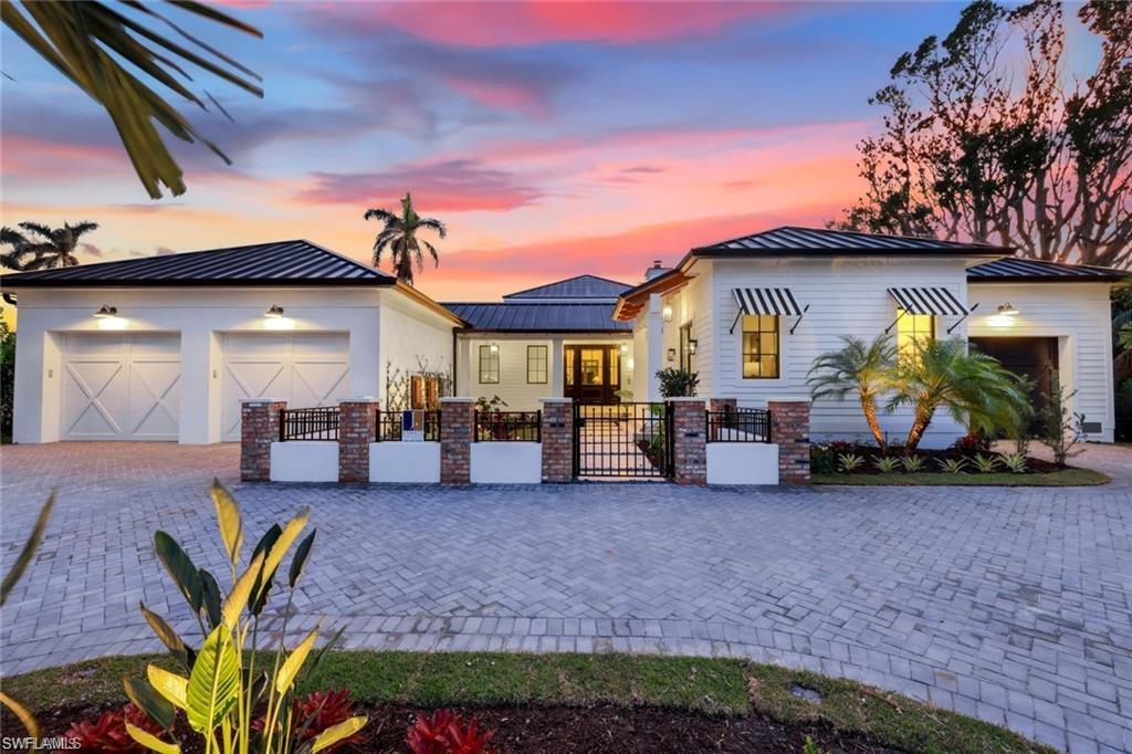 MOORINGS - Residential