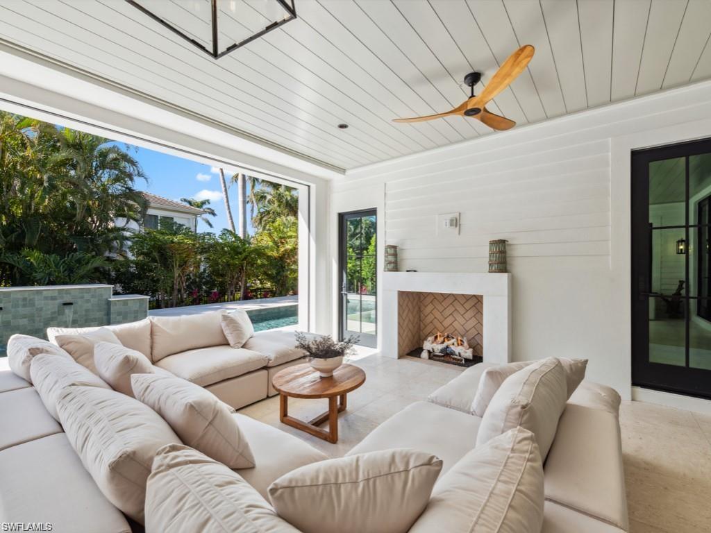 MOORINGS - Residential