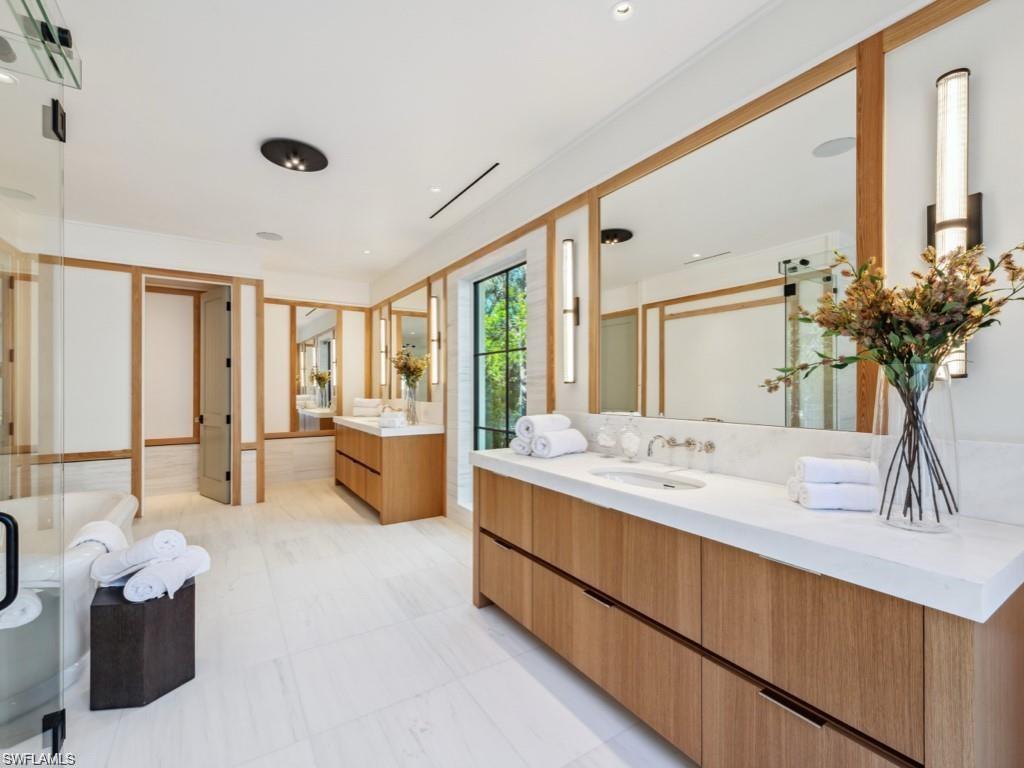 MOORINGS - Residential