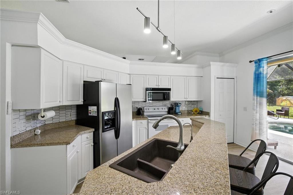 GOLDEN GATE ESTATES - Residential