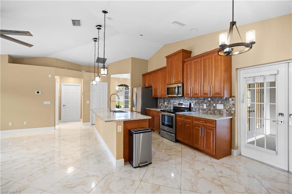 CAPE CORAL - Residential