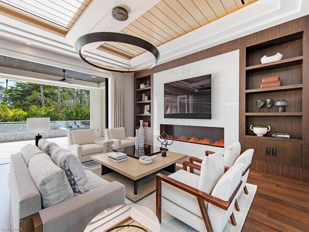 OLDE NAPLES - Residential
