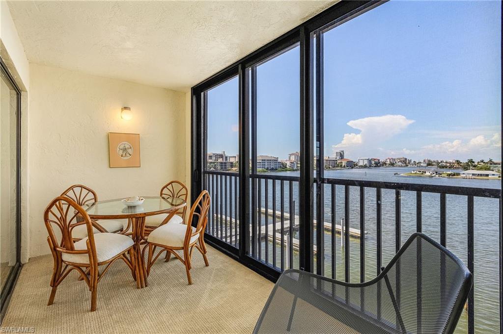 BAREFOOT PELICAN - Residential