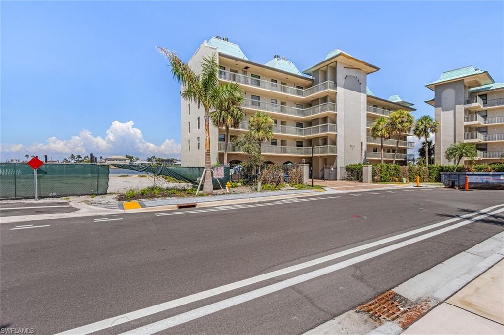 BAREFOOT PELICAN - Residential