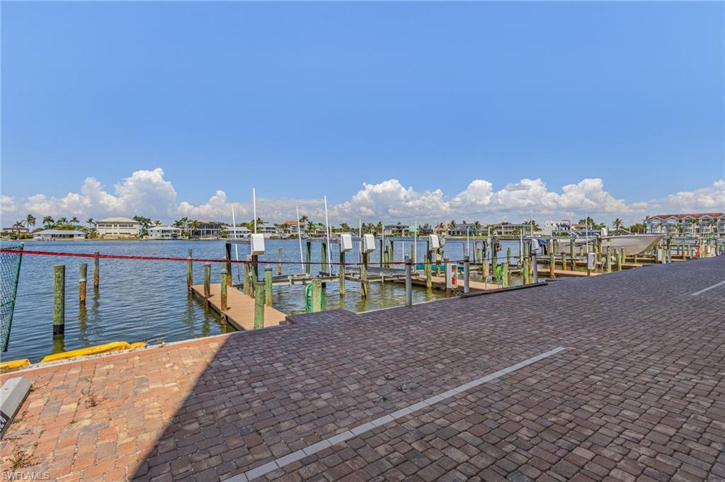 BAREFOOT PELICAN - Residential
