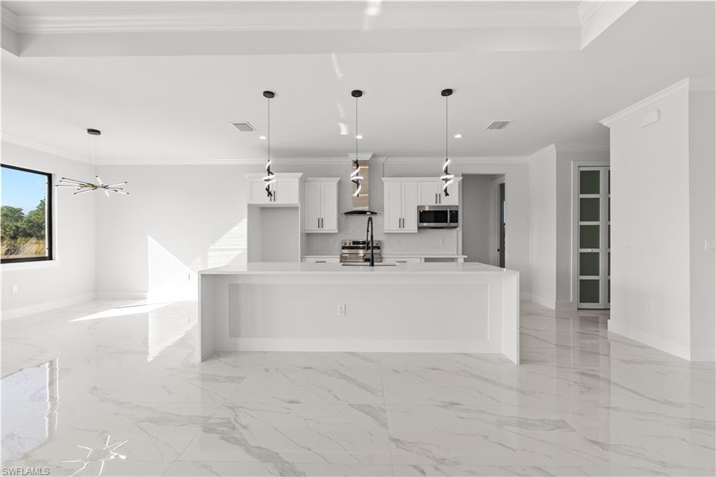PHOTOS ARE OF A SIMILAR HOME, FINISHES CAN VARY AND BE DIFFERENT.