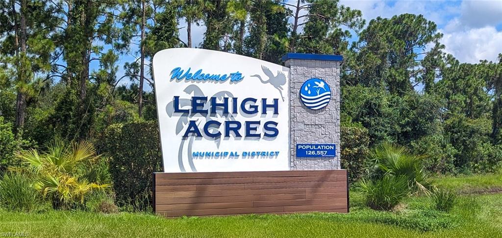 LEHIGH ACRES - Land