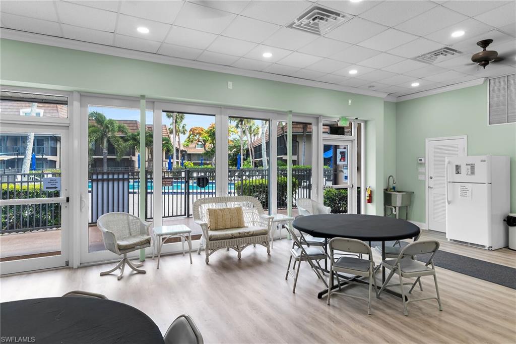 ISLAND MANOR APTS - Residential