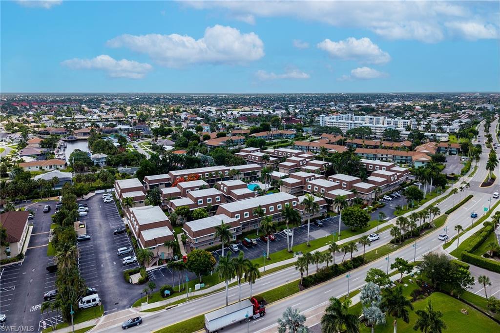 ISLAND MANOR APTS - Residential