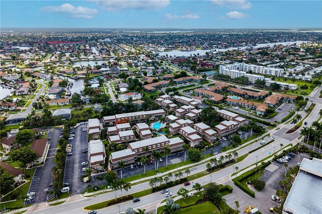 ISLAND MANOR APTS - Residential