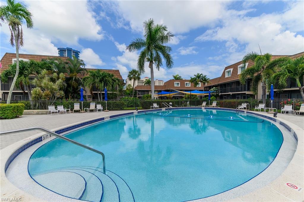 ISLAND MANOR APTS - Residential