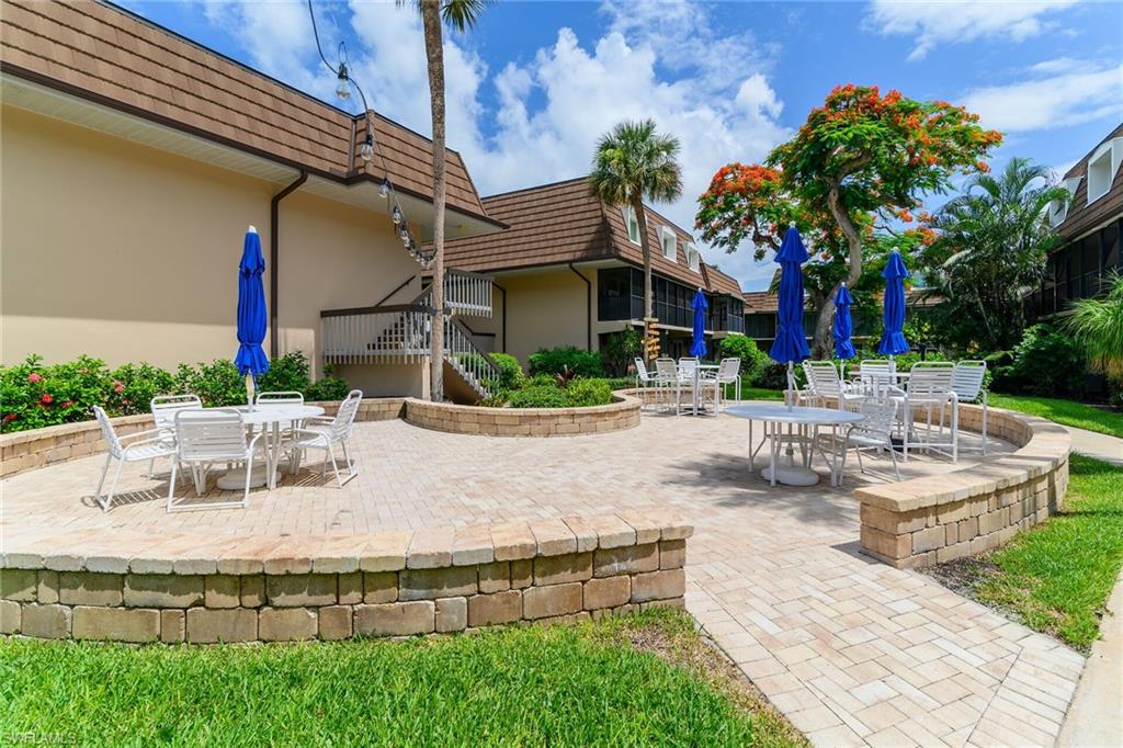 ISLAND MANOR APTS - Residential