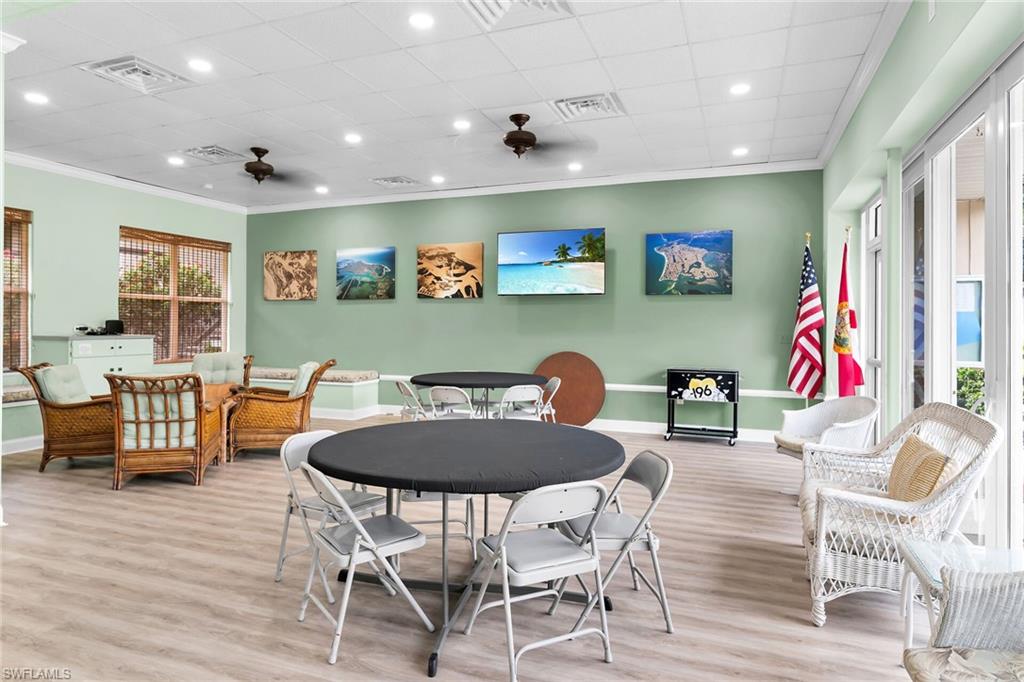 ISLAND MANOR APTS - Residential