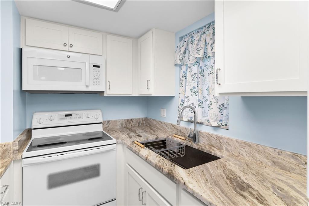 ISLAND MANOR APTS - Residential