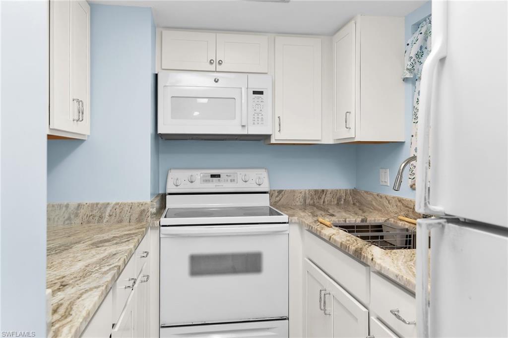 ISLAND MANOR APTS - Residential