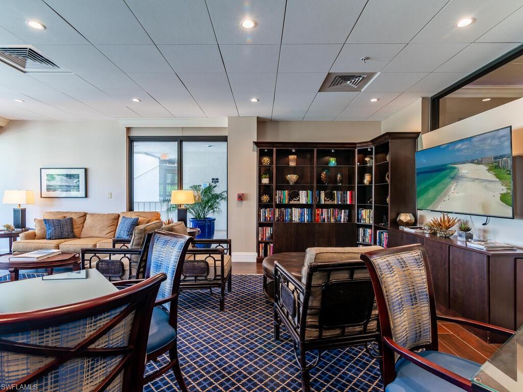 ROYAL SEAFARER - Residential