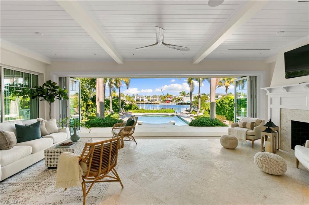 AQUALANE SHORES - Residential