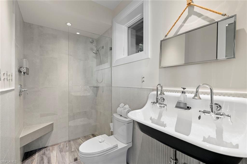 AQUALANE SHORES - Residential