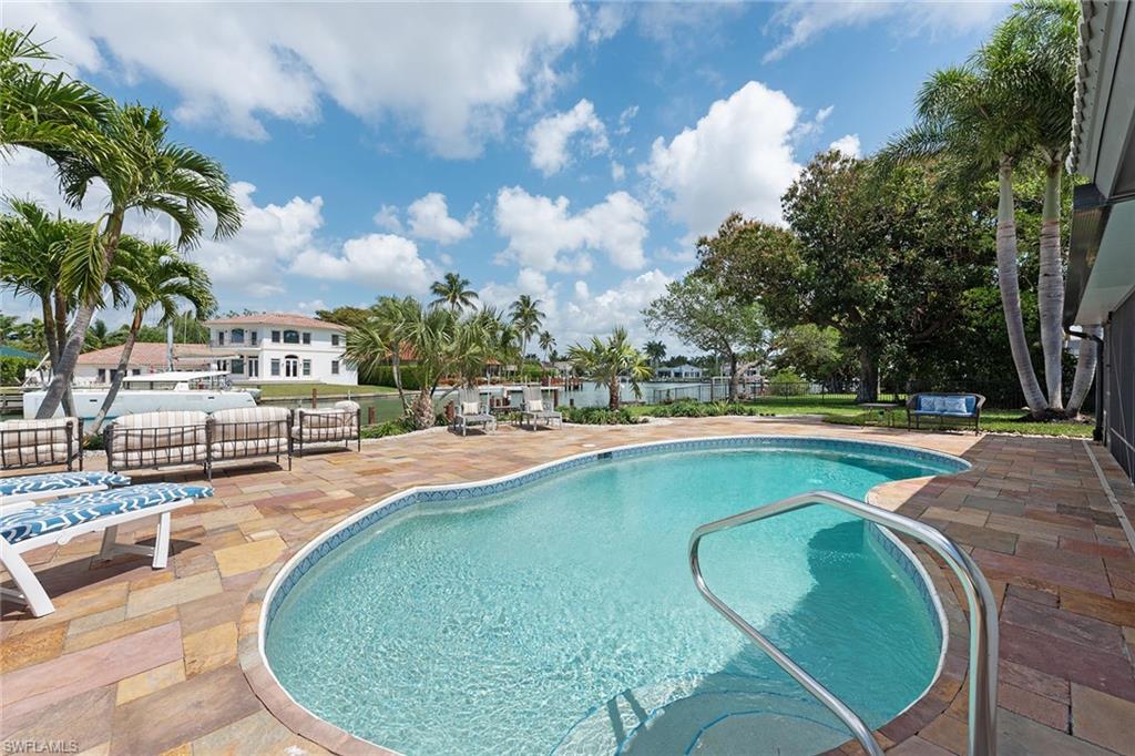 MOORINGS - Residential