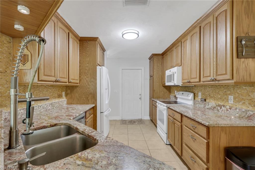 GOLDEN GATE ESTATES - Residential