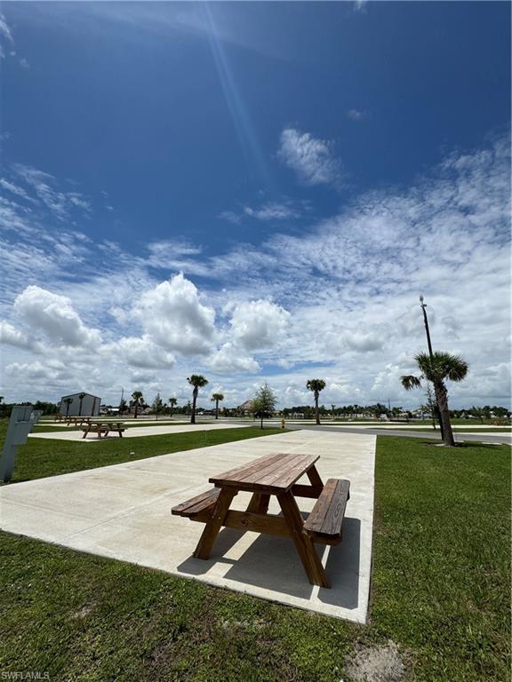 PALM BREEZE - Land