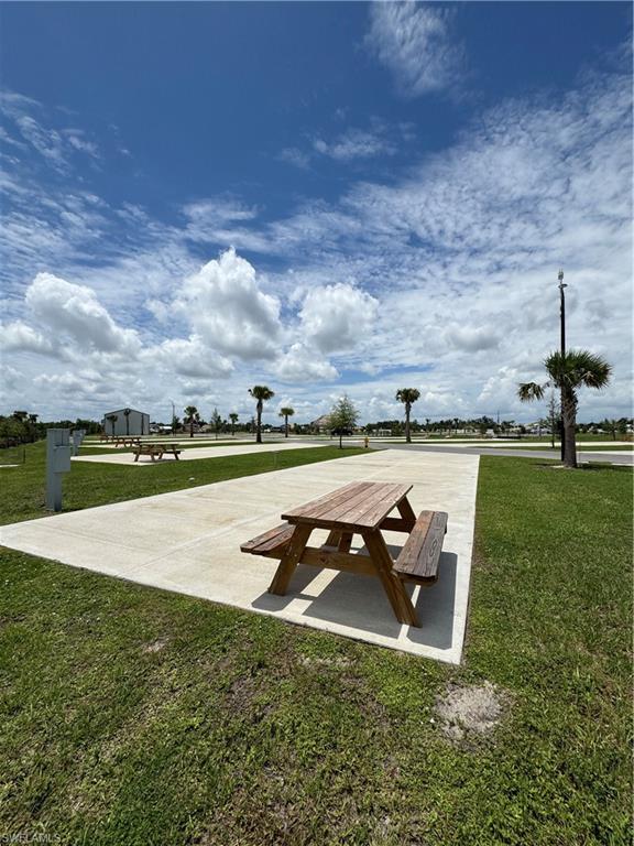 PALM BREEZE - Land