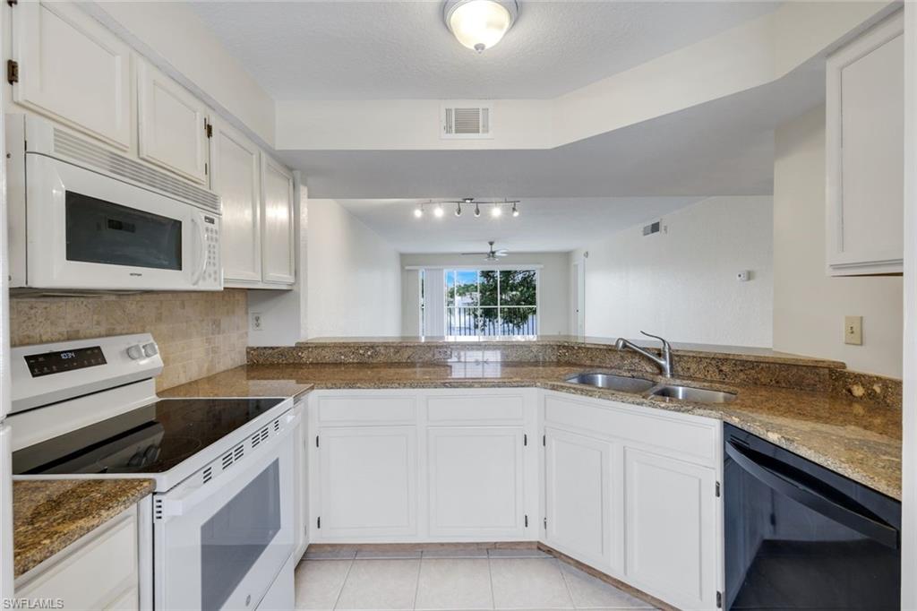 VICTORIA LAKES - Residential