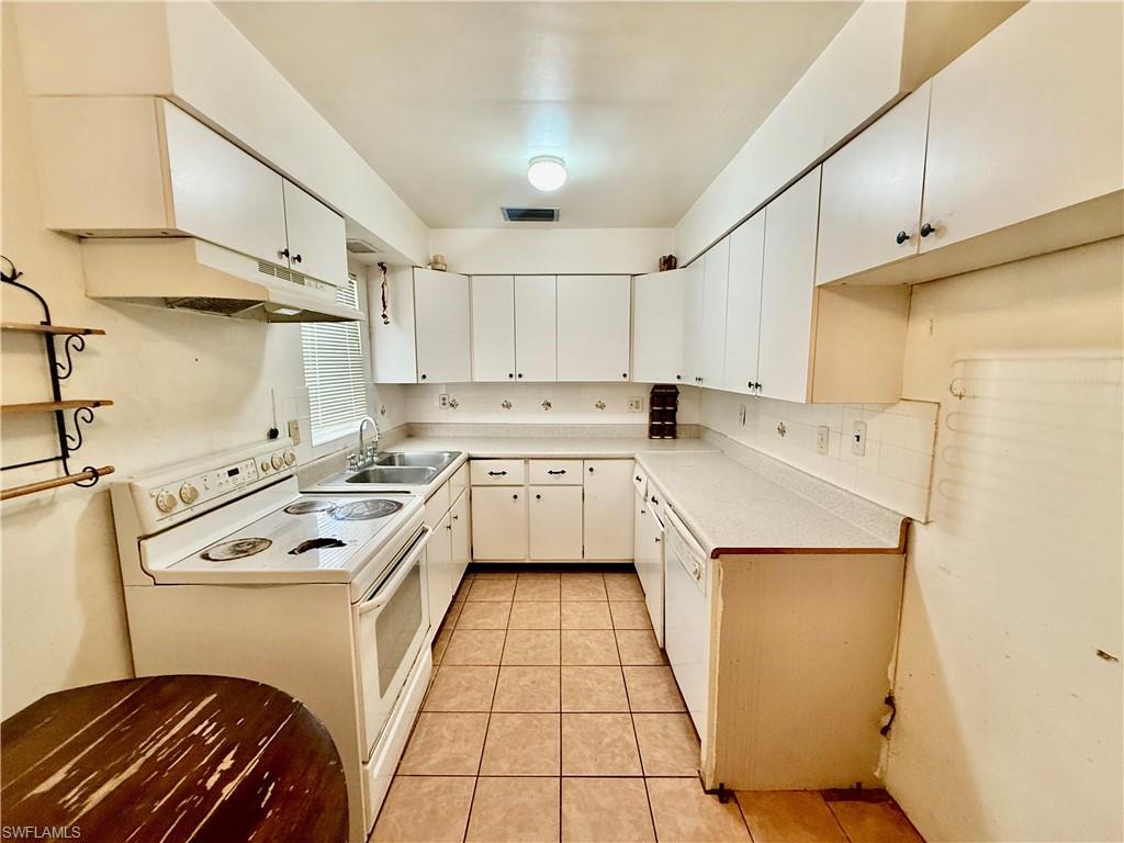 GOLFWOOD CONDO - Residential