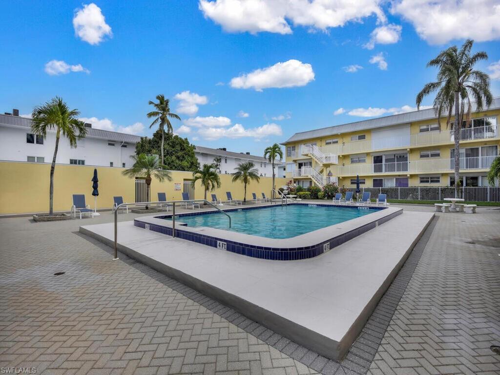 MARINA MANOR - Residential