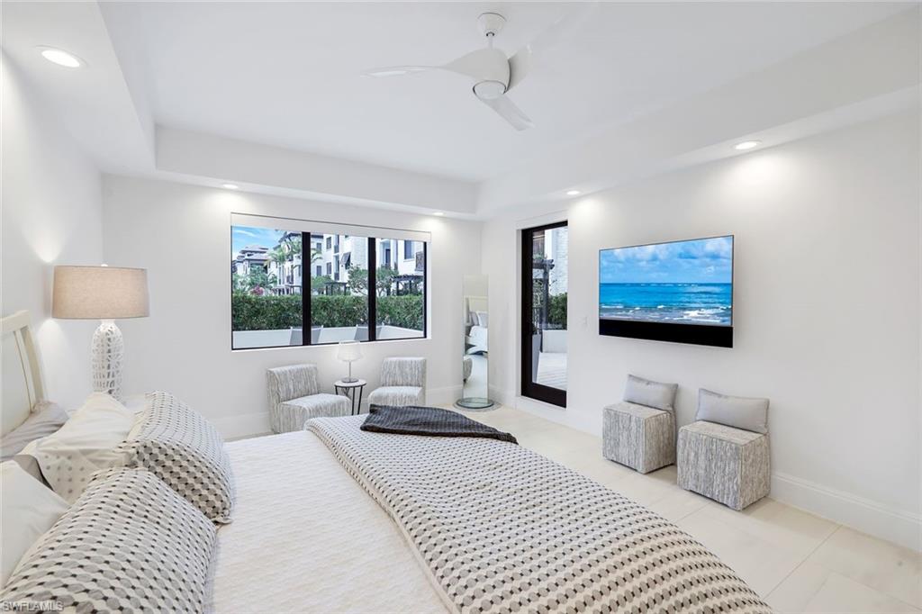 NAPLES SQUARE - Residential