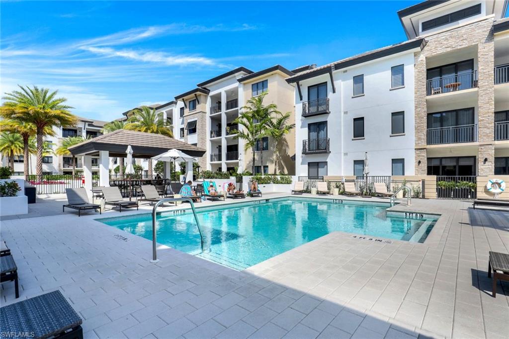 NAPLES SQUARE - Residential