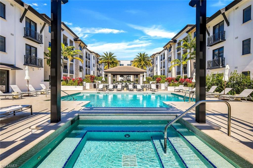NAPLES SQUARE - Residential