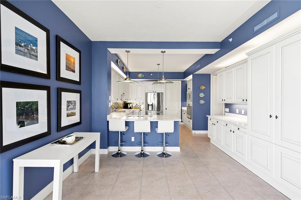 ROYAL MARCO POINT - Residential