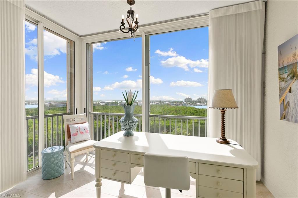 ROYAL MARCO POINT - Residential
