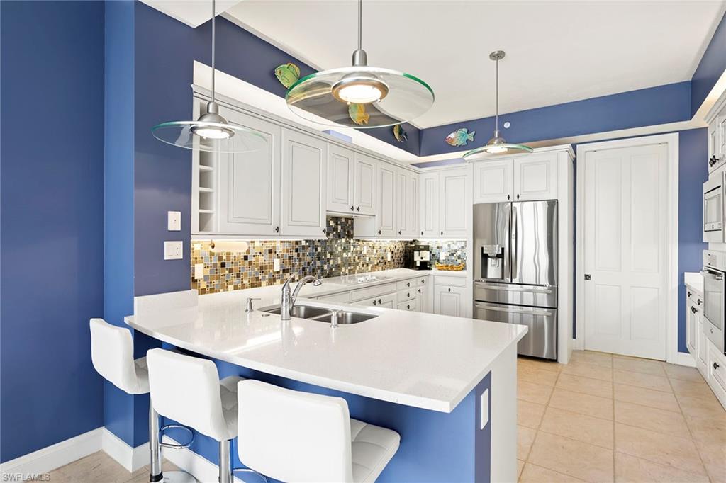 ROYAL MARCO POINT - Residential