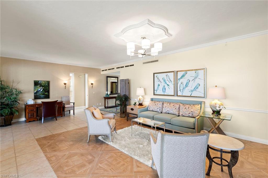 ROYAL MARCO POINT - Residential