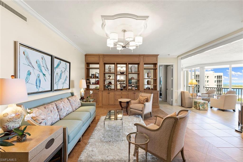 ROYAL MARCO POINT - Residential